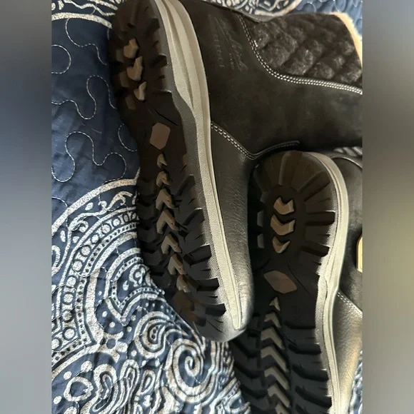 Woolrich black womans boots Size 7 1/2.  Never been worn.  🖤 - Picture 5 of 15